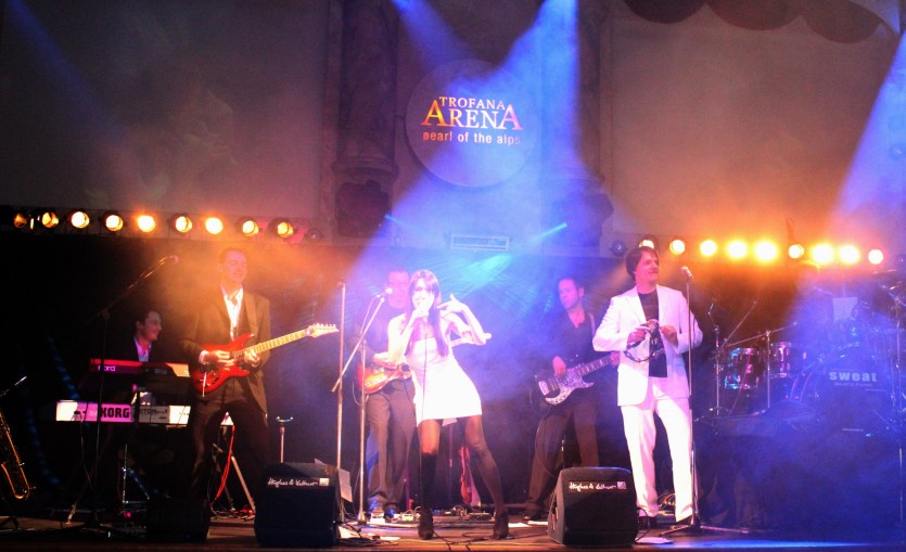 Trofana Royal, Ischgl, Österreich, Silke Hauck, Helmut Scholz (Gitarre) Trofana Royal, Ischgl, Österreich, Silke Hauck, Helmut Scholz (Gitarre)