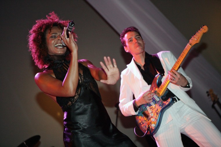 Köln, Tanzbrunnen, Sweat, Carmen Purperhart, Helmut Scholz, Gitarre Köln, Tanzbrunnen, Sweat, Carmen Purperhart, Helmut Scholz, Gitarre