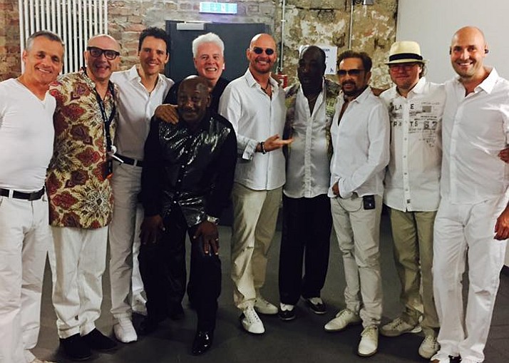 Hot Chocolate, Helmut Scholz (Gitarre) Hot Chocolate, Helmut Scholz (Gitarre), Laura Oyewale, Rüdiger Wolf und David Anlauff