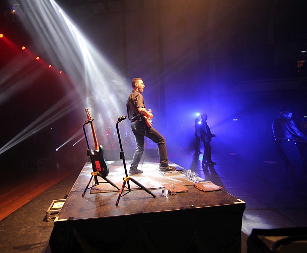 Nijmegen, Concertgebow, Night Fever, Helmut Scholz, Guitar Nijmegen, Concertgebow, Night Fever, Helmut Scholz, Guitar